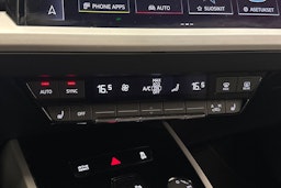 sininen Audi Q4 e-tron 2023 kuva 22.