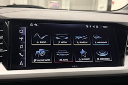 sininen Audi Q4 e-tron 2023 kuva 23.