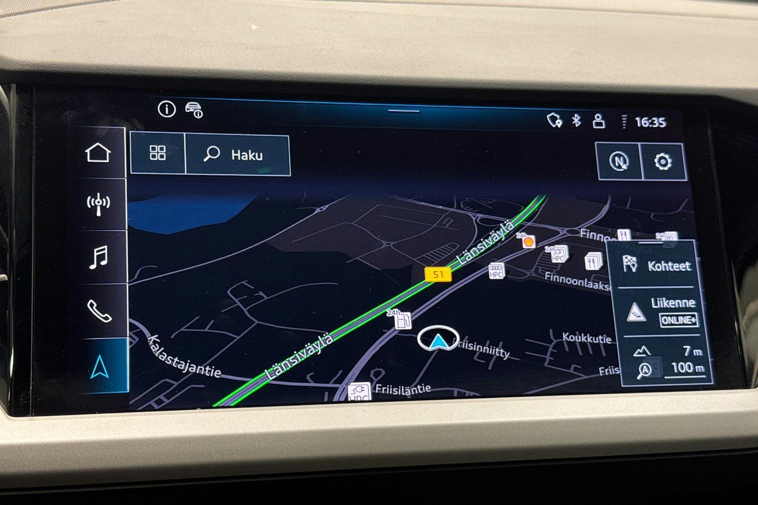 sininen Audi Q4 e-tron 2023 kuva 28.