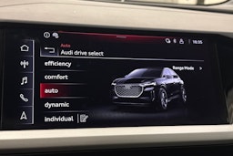 sininen Audi Q4 e-tron 2023 kuva 30.