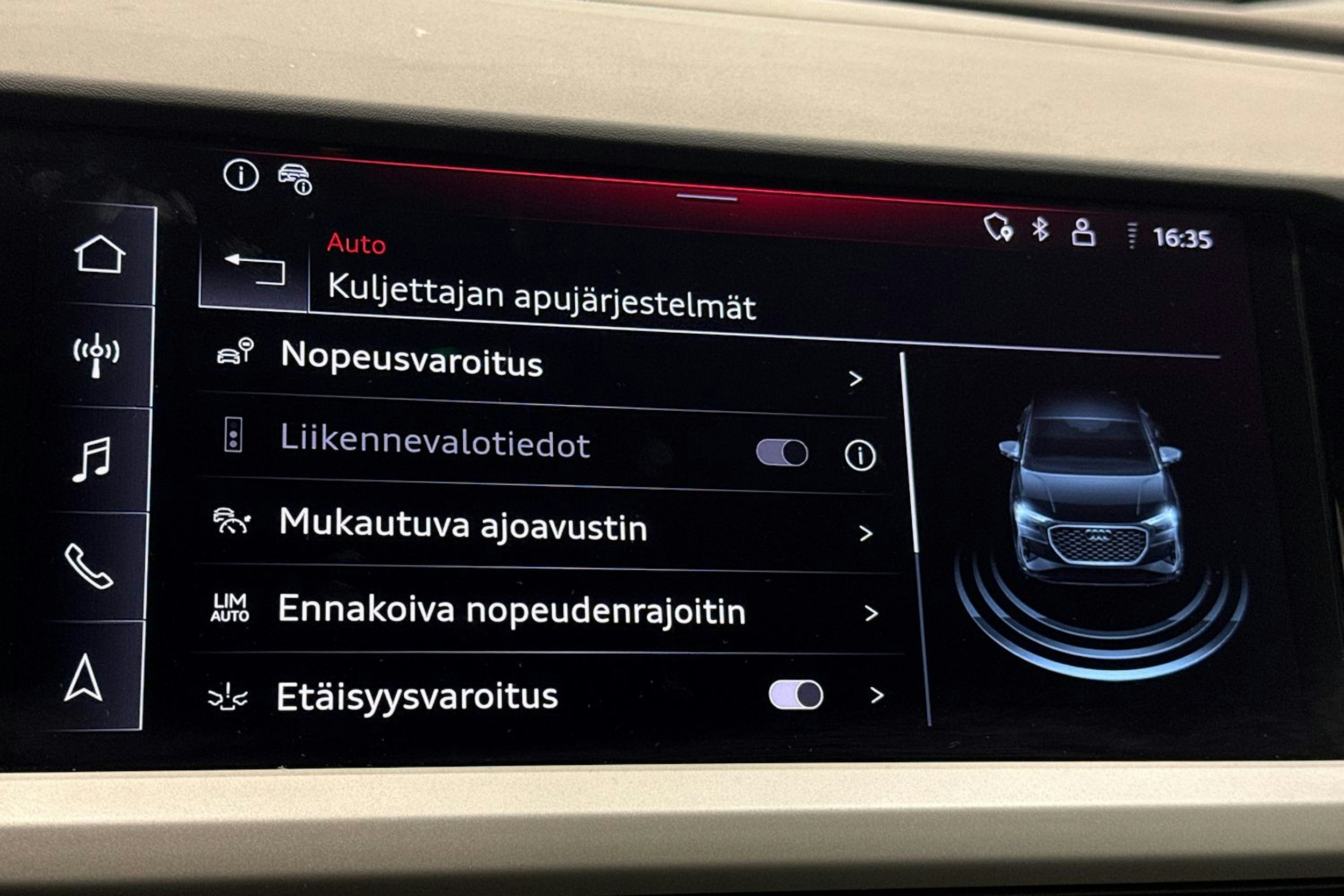 sininen Audi Q4 e-tron 2023 kuva 31.