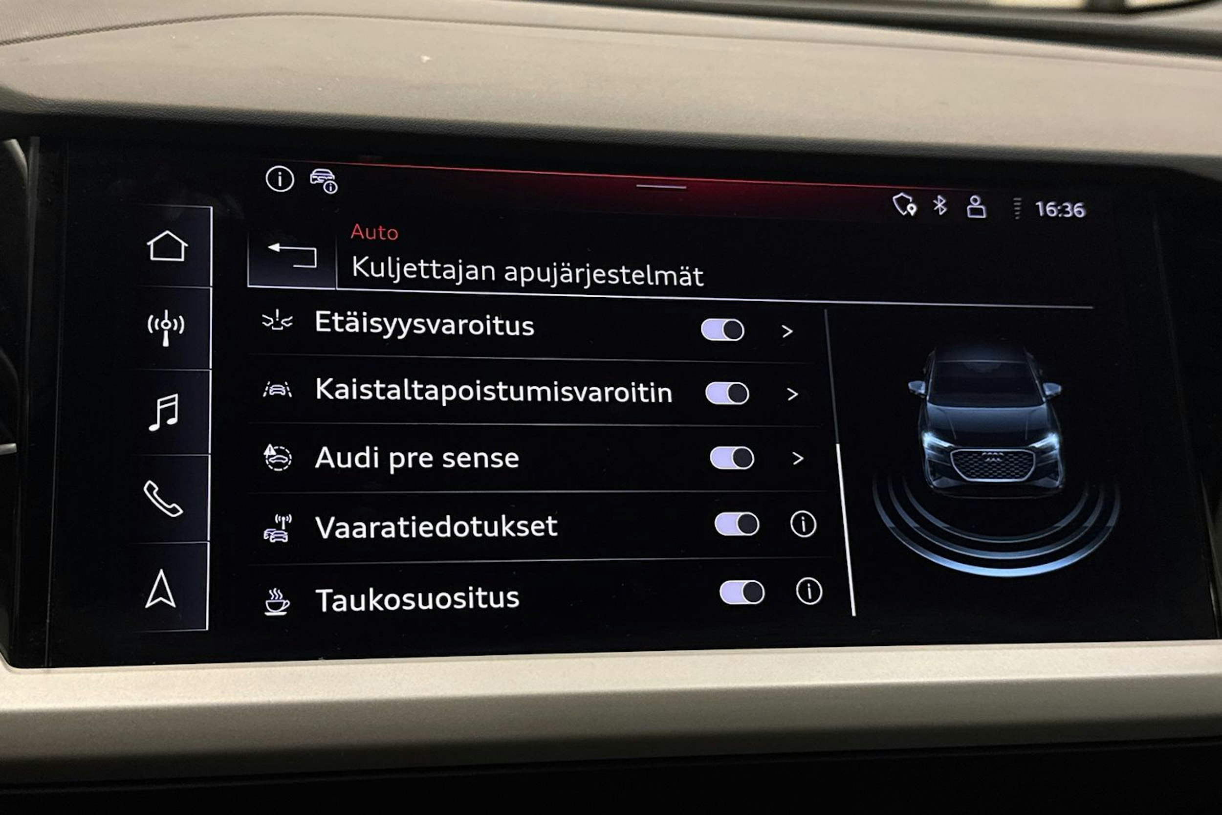 sininen Audi Q4 e-tron 2023 kuva 32.