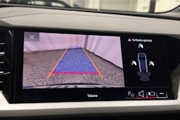 sininen Audi Q4 e-tron 2023 kuva 35.