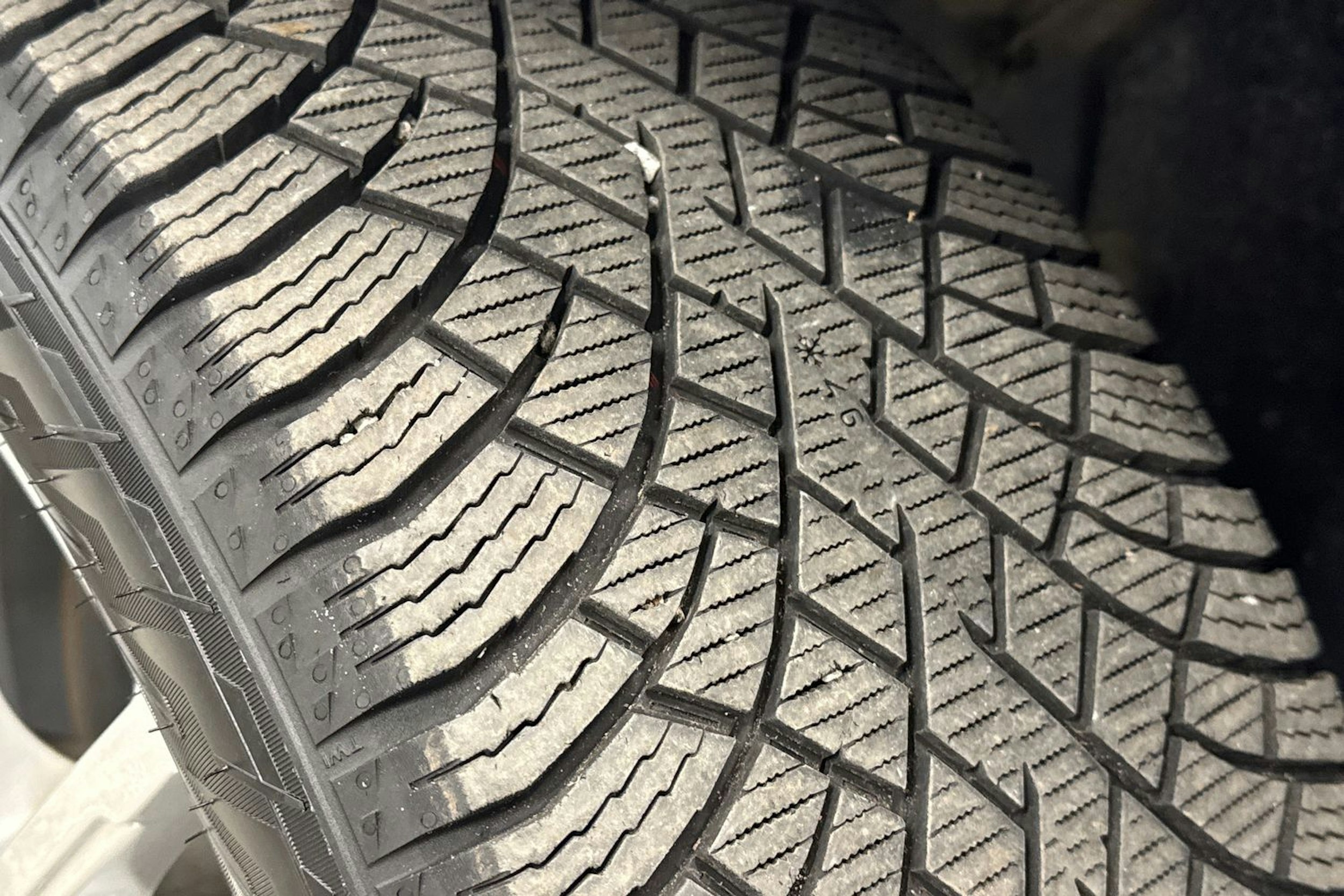 sininen Audi Q4 e-tron 2023 kuva 38.