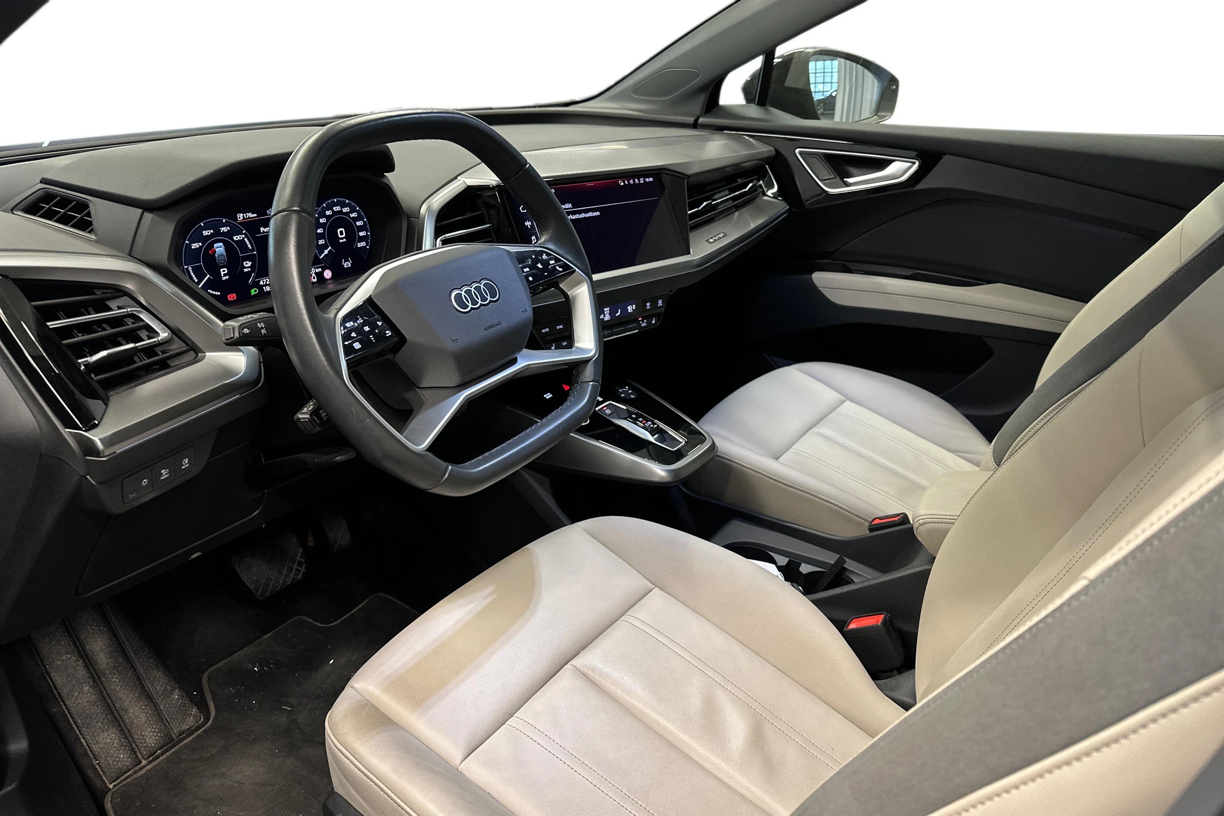 musta Audi Q4 e-tron 2023 kuva 3.