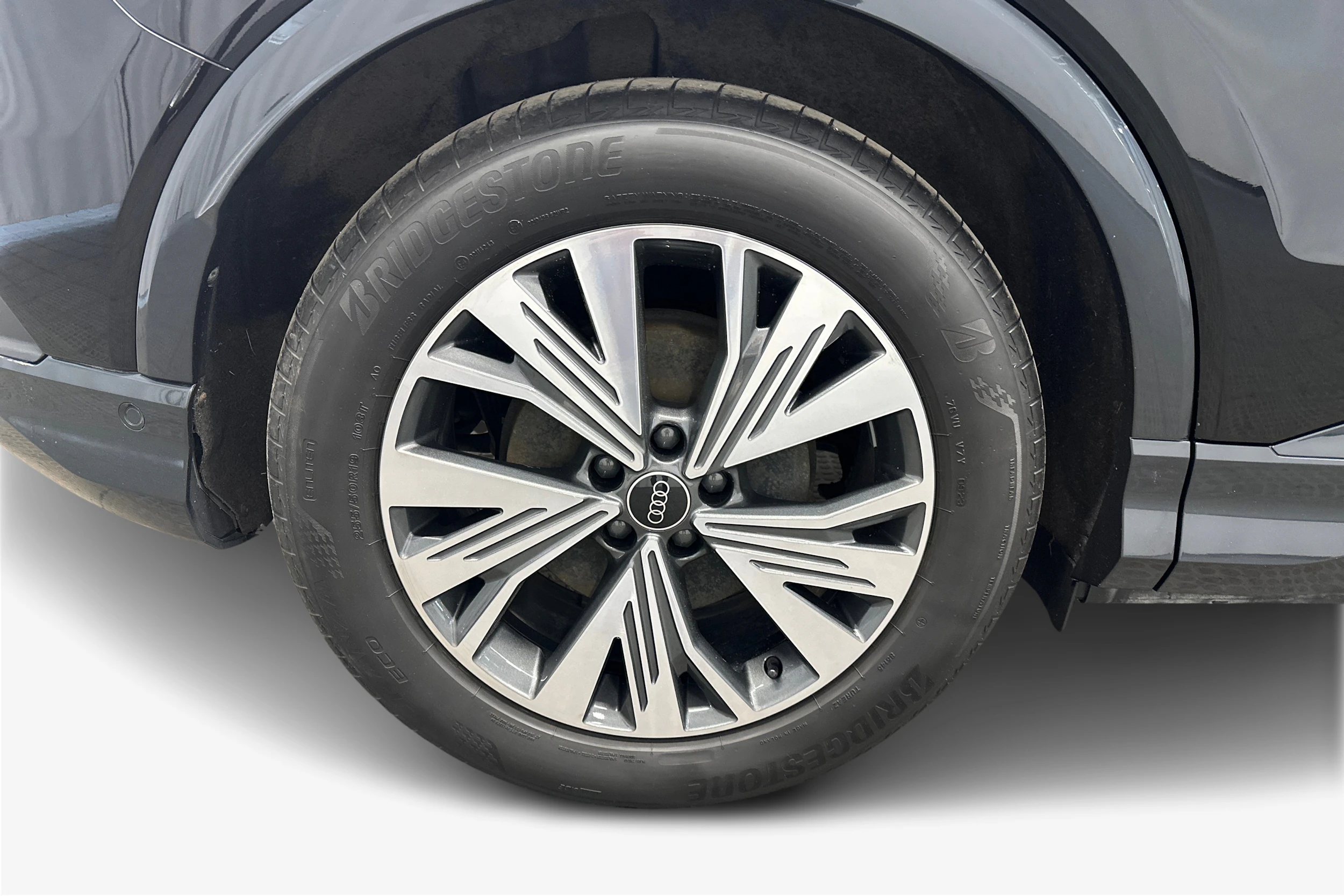 musta Audi Q4 e-tron 2023 kuva 9.
