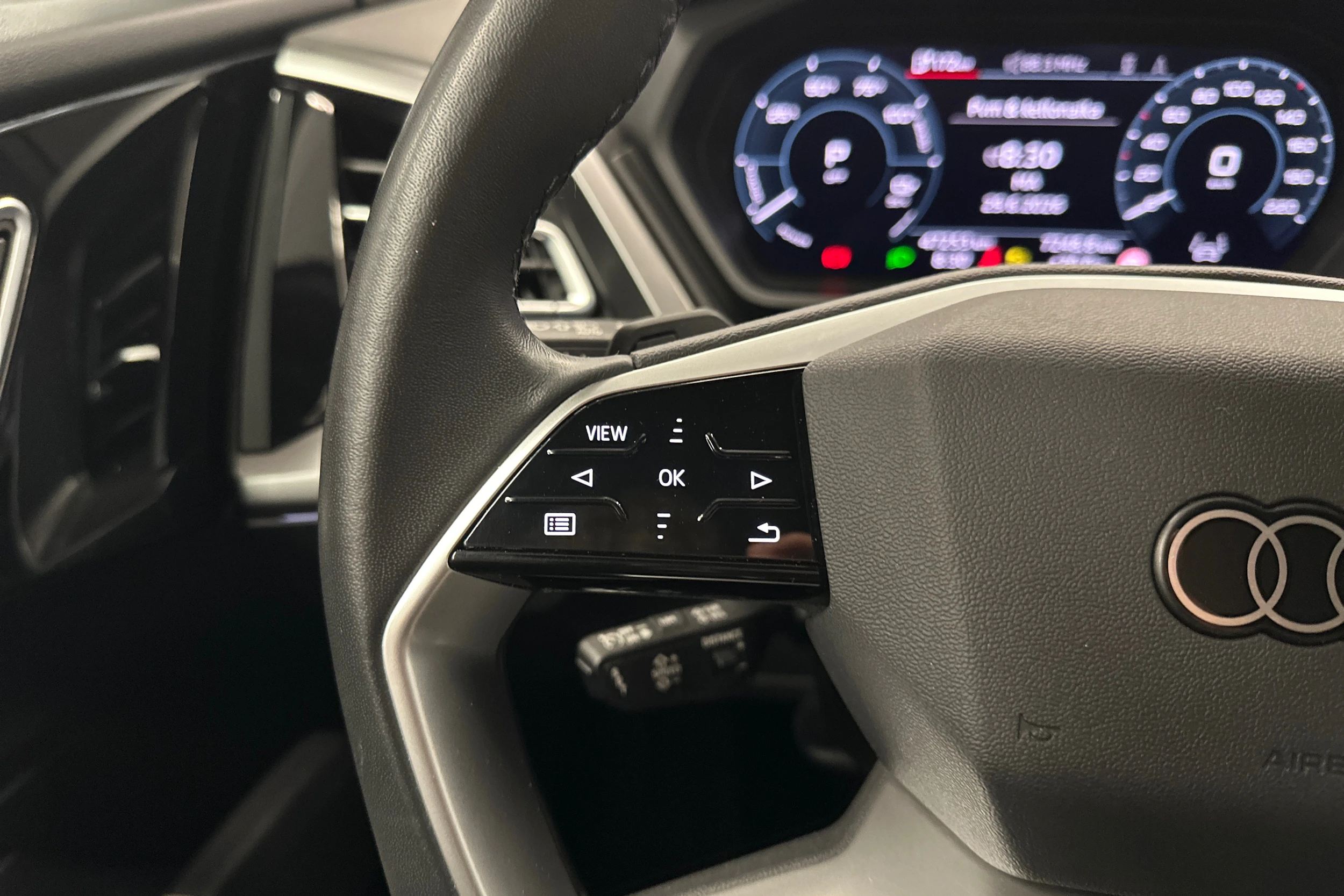 musta Audi Q4 e-tron 2023 kuva 11.