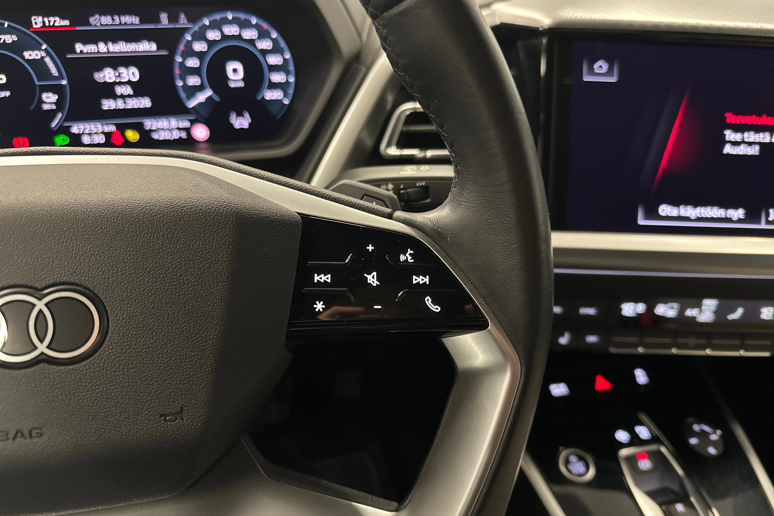 musta Audi Q4 e-tron 2023 kuva 12.