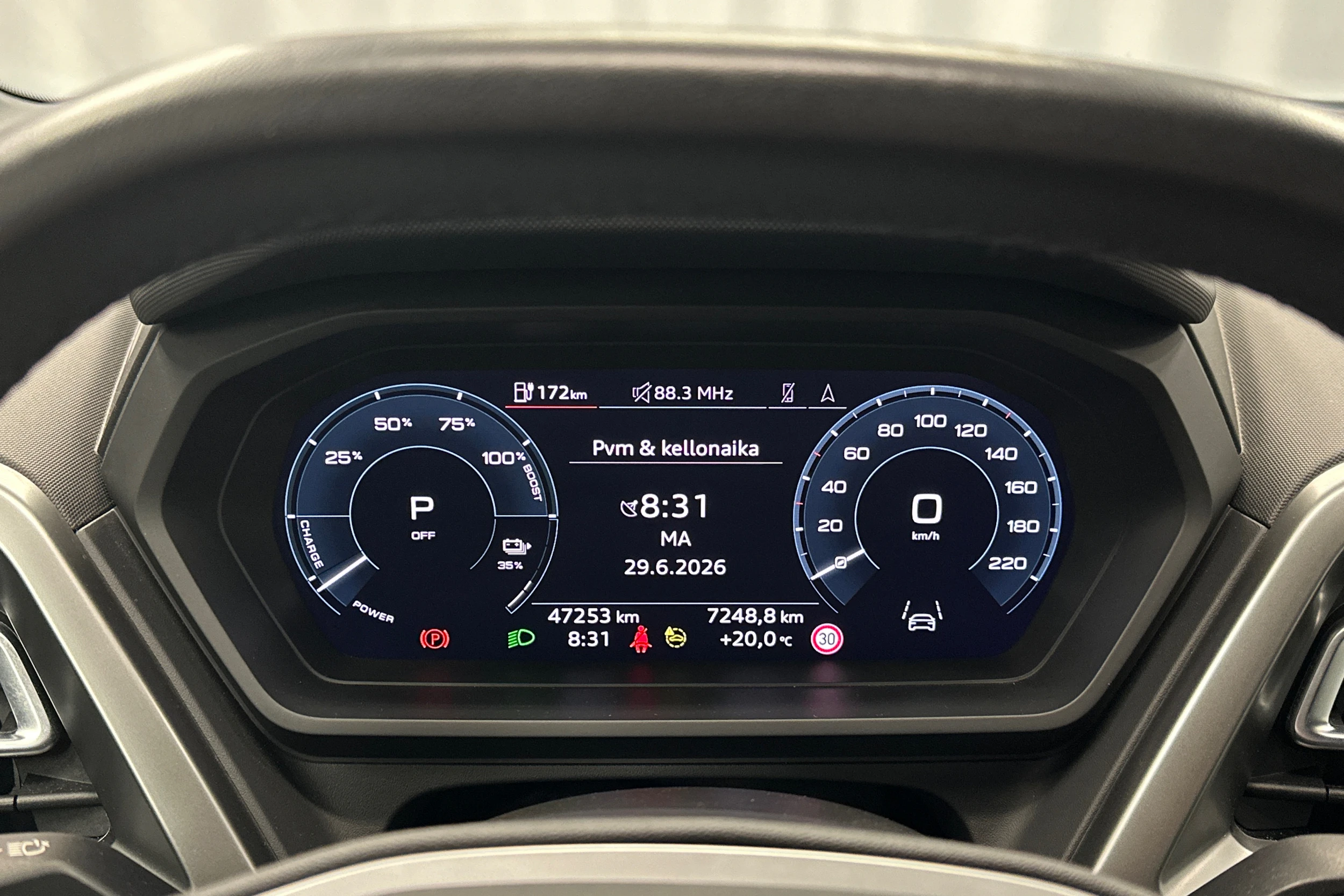 musta Audi Q4 e-tron 2023 kuva 14.