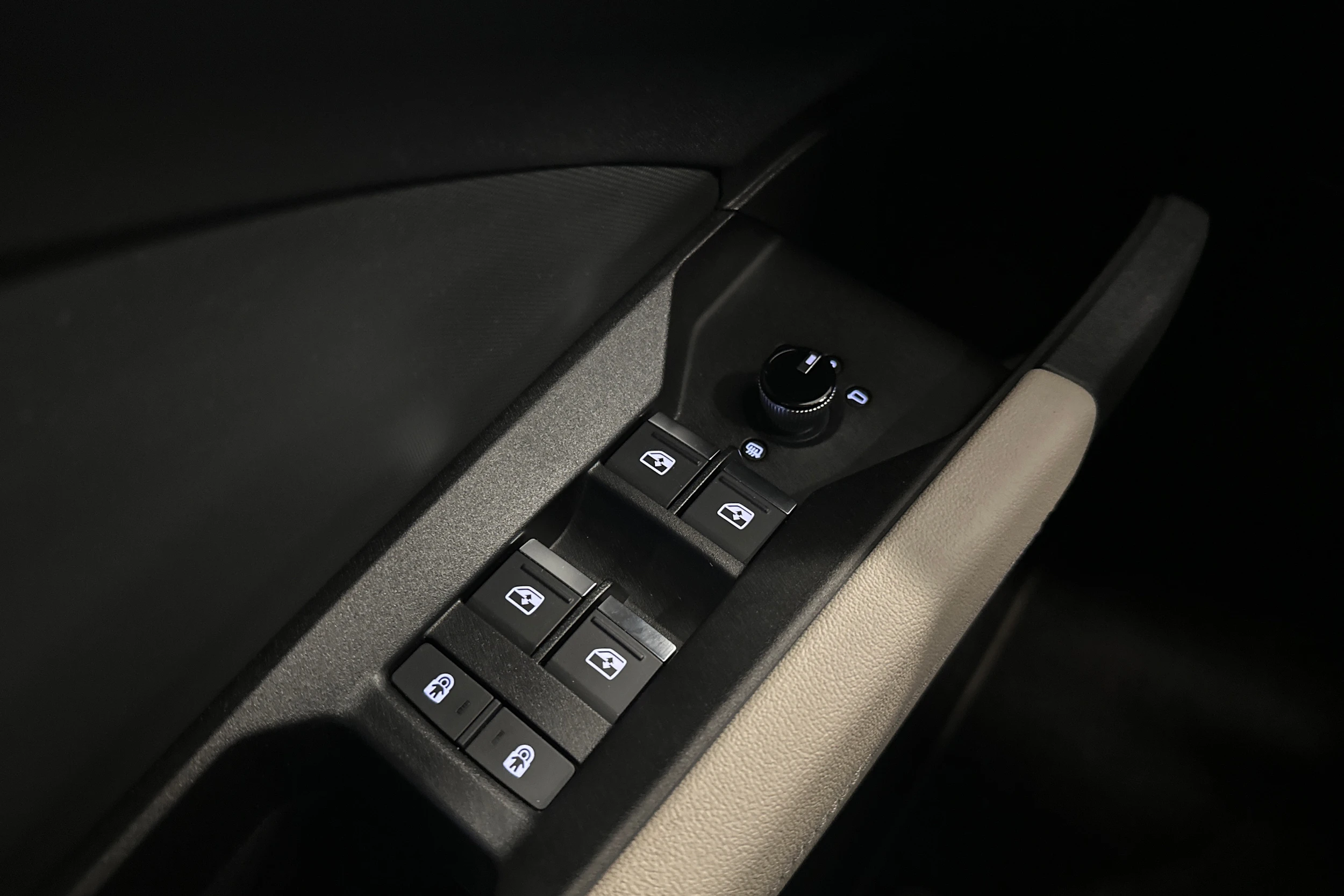 musta Audi Q4 e-tron 2023 kuva 16.