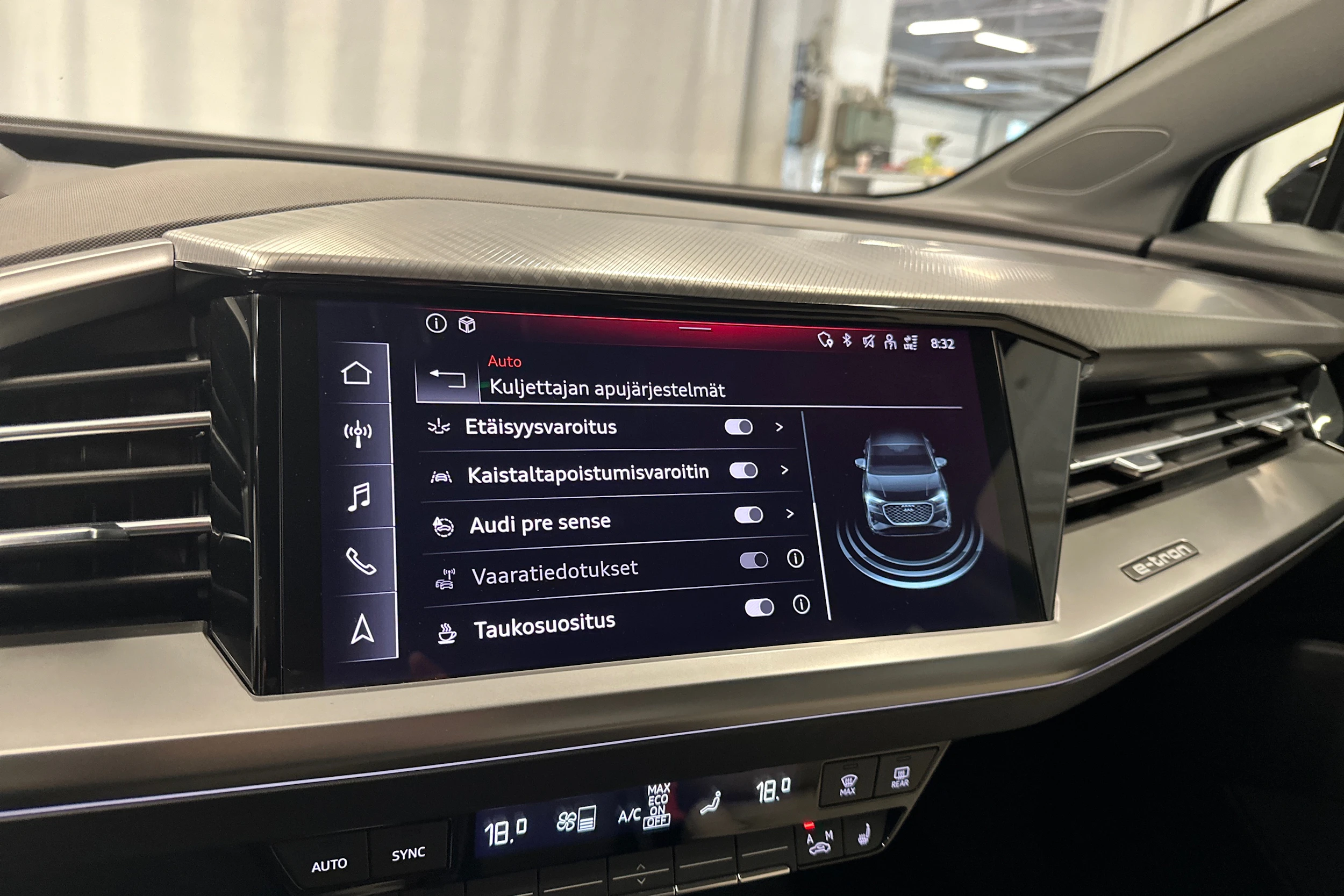 musta Audi Q4 e-tron 2023 kuva 20.