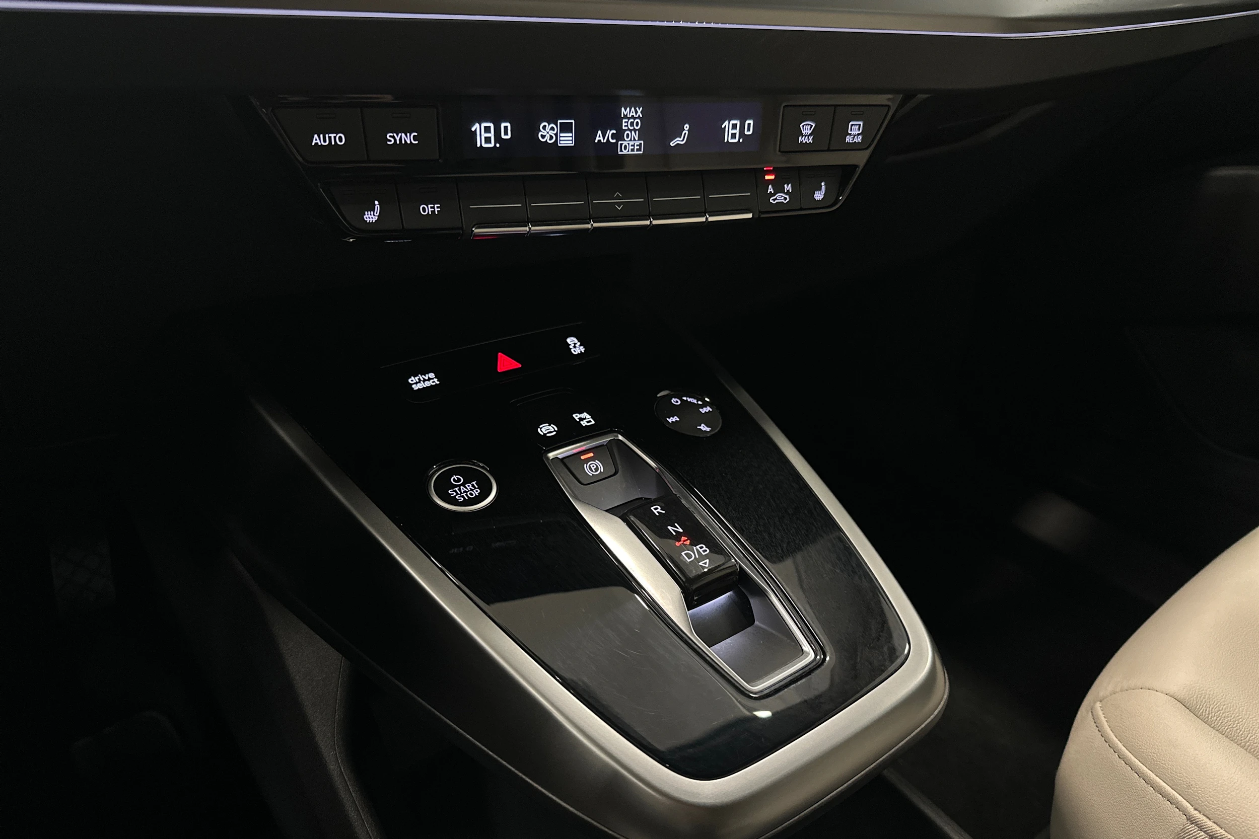 musta Audi Q4 e-tron 2023 kuva 26.