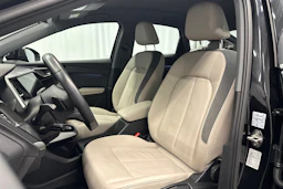 musta Audi Q4 e-tron 2023 kuva 28.