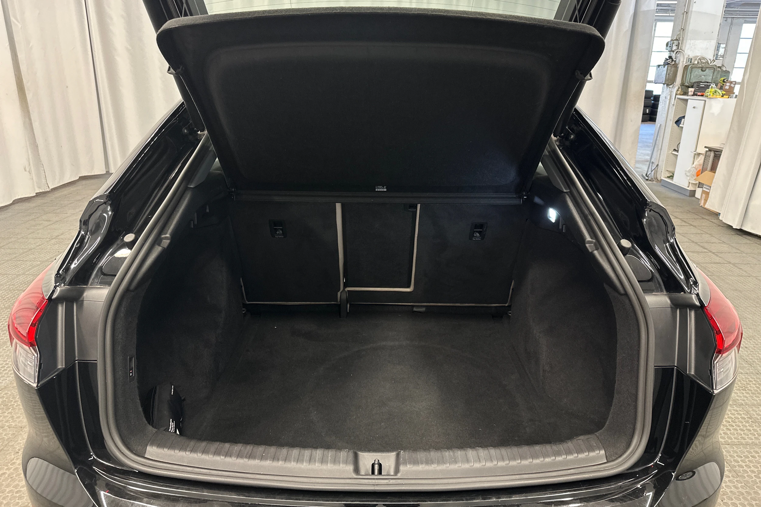 musta Audi Q4 e-tron 2023 kuva 29.