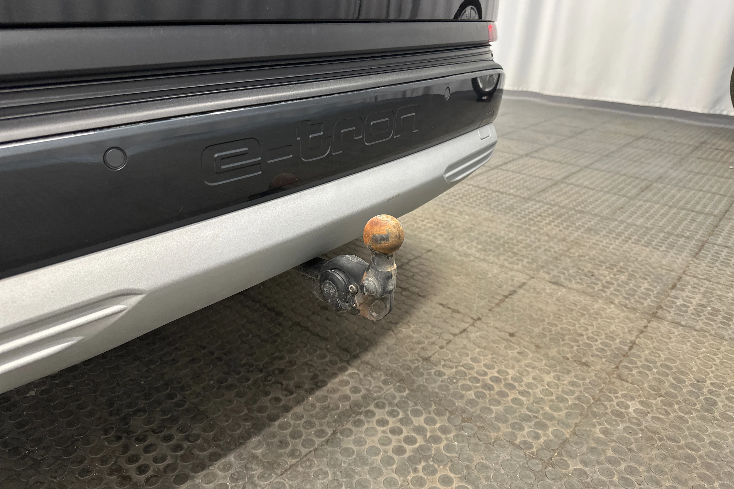 musta Audi Q4 e-tron 2023 kuva 32.