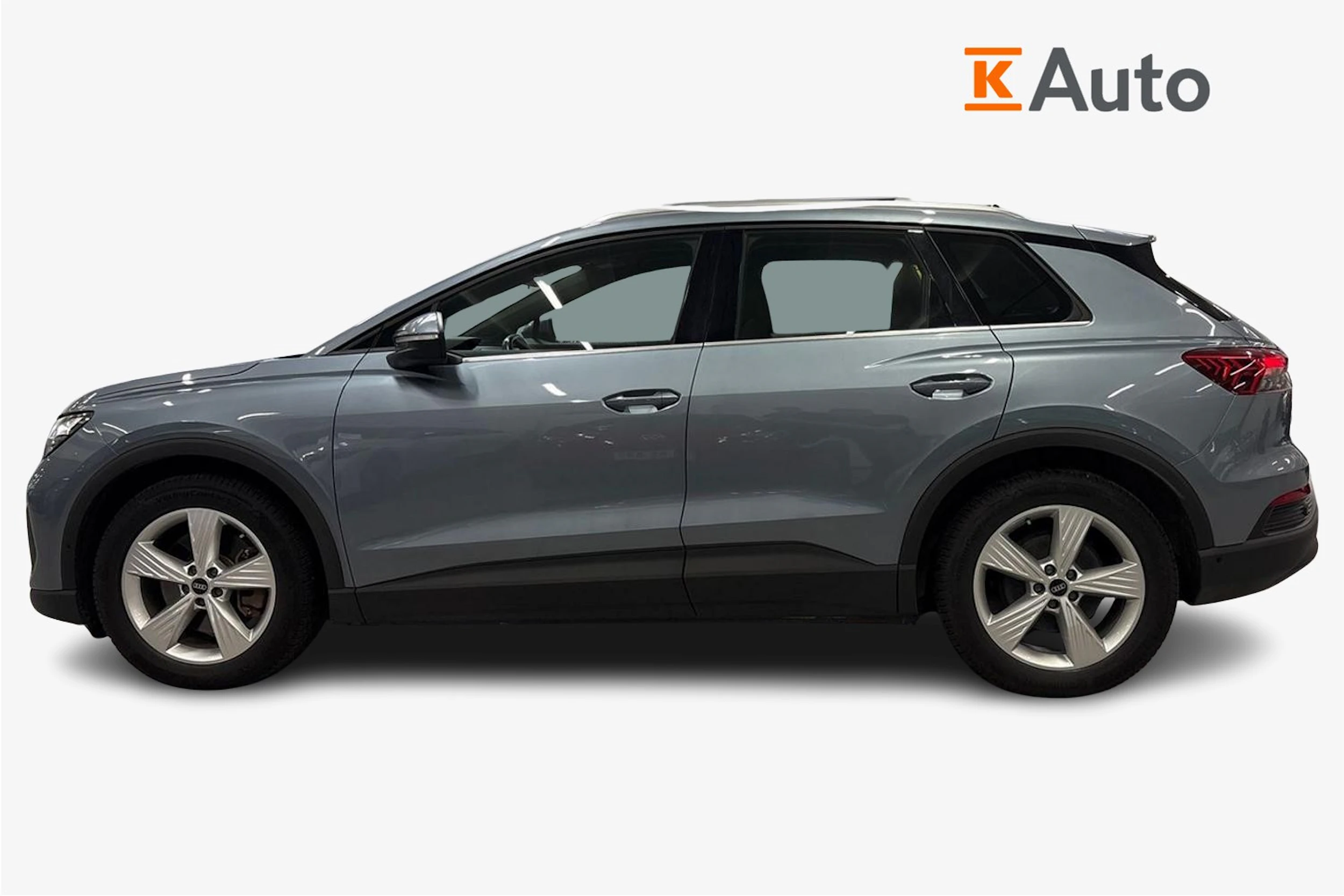 sininen Audi Q4 e-tron 2023 kuva 5.