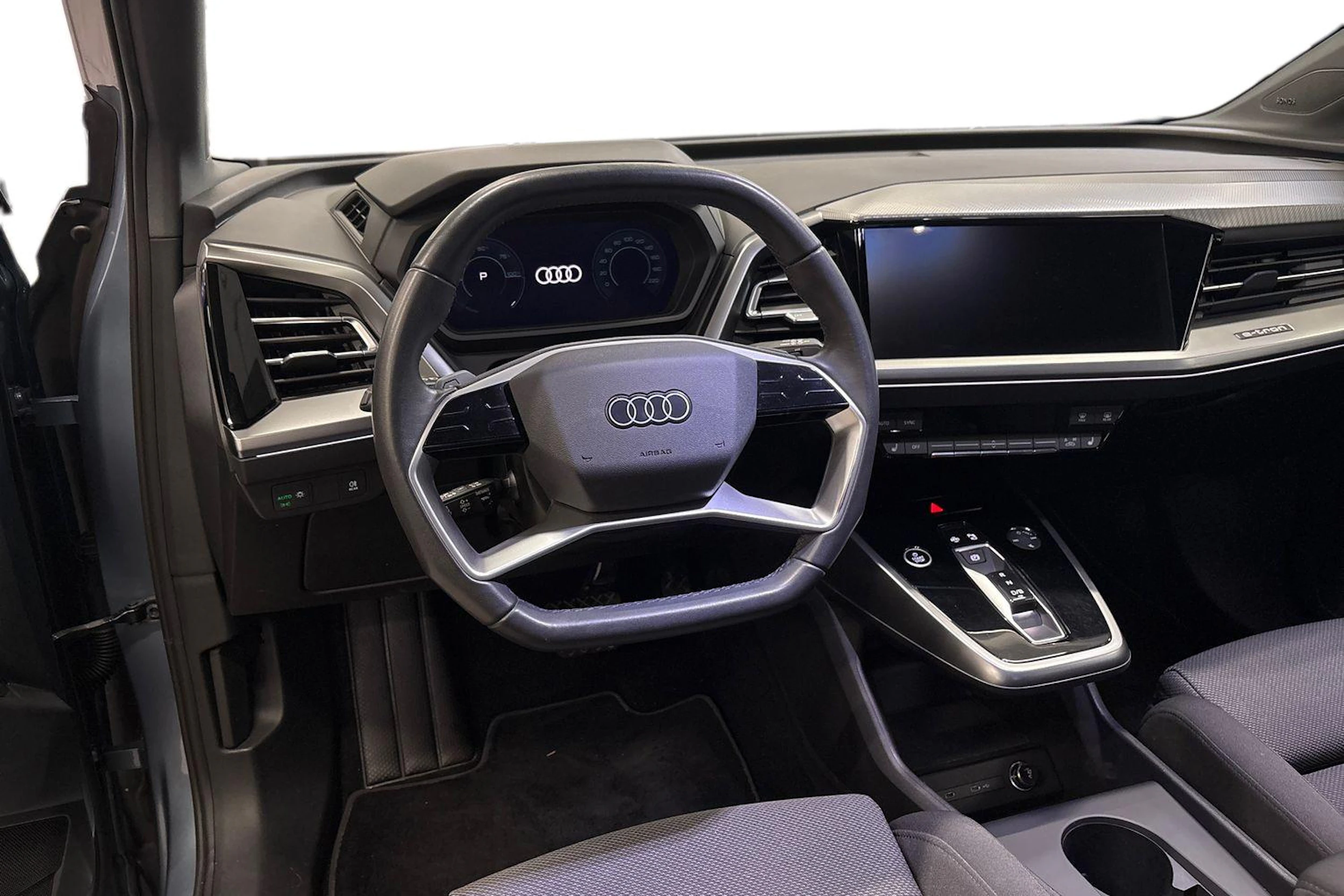 sininen Audi Q4 e-tron 2023 kuva 6.
