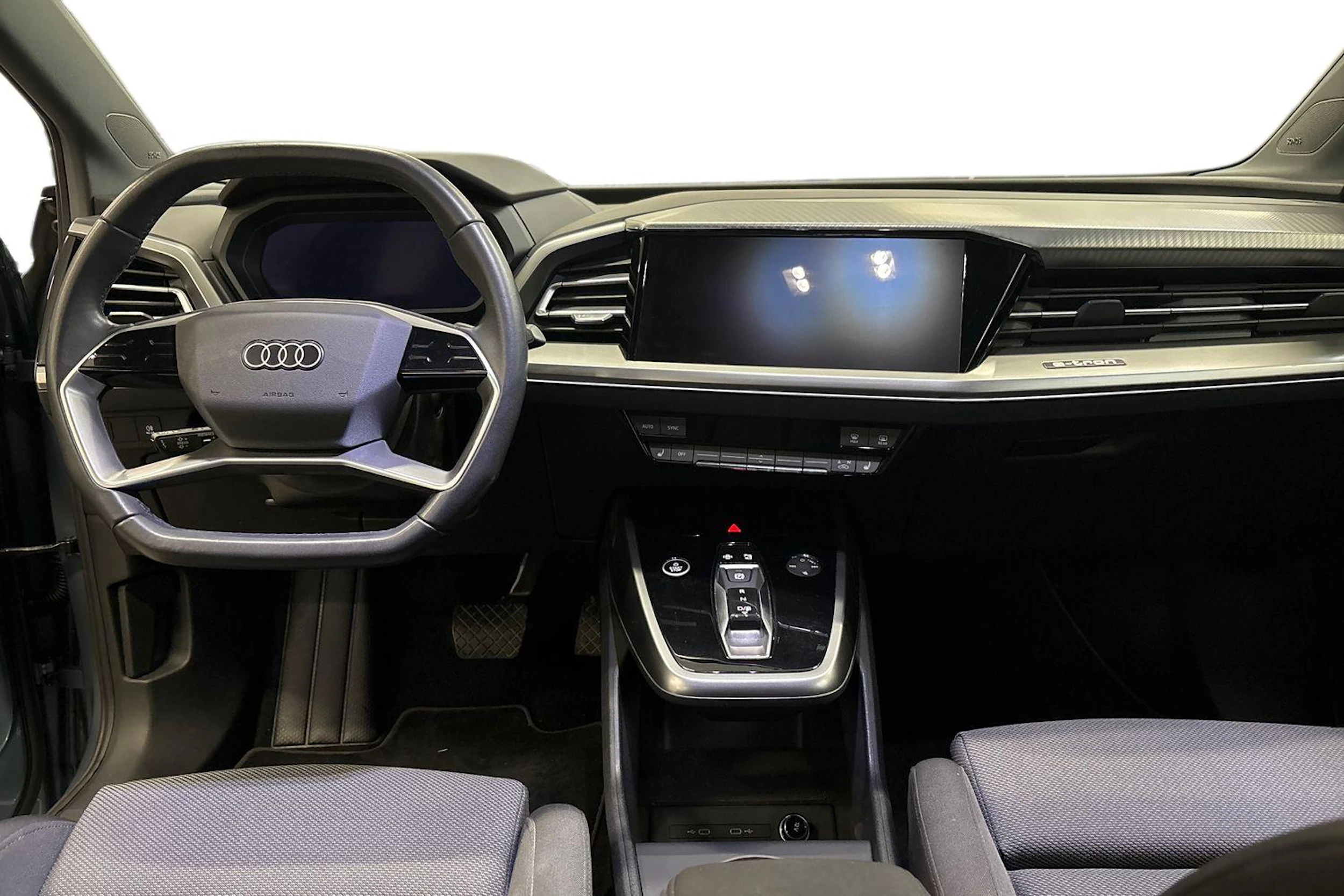 sininen Audi Q4 e-tron 2023 kuva 7.