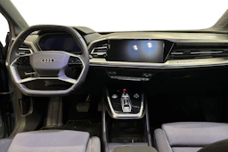 sininen Audi Q4 e-tron 2023 kuva 7.