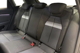 sininen Audi Q4 e-tron 2023 kuva 8.