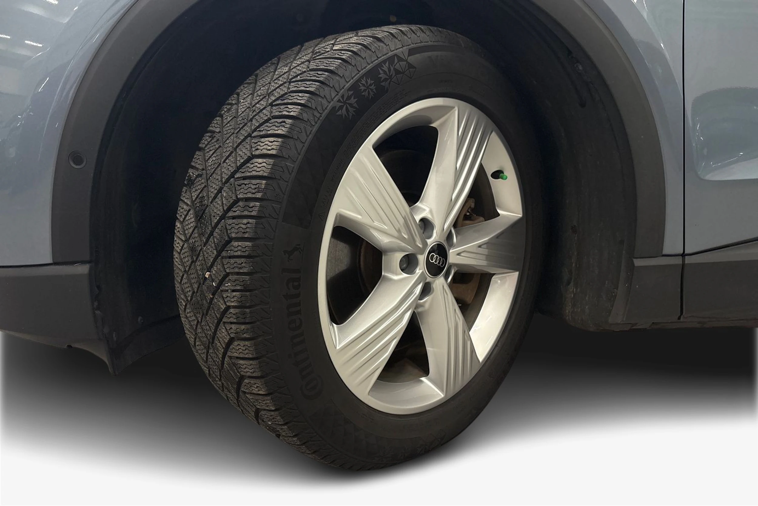 sininen Audi Q4 e-tron 2023 kuva 9.