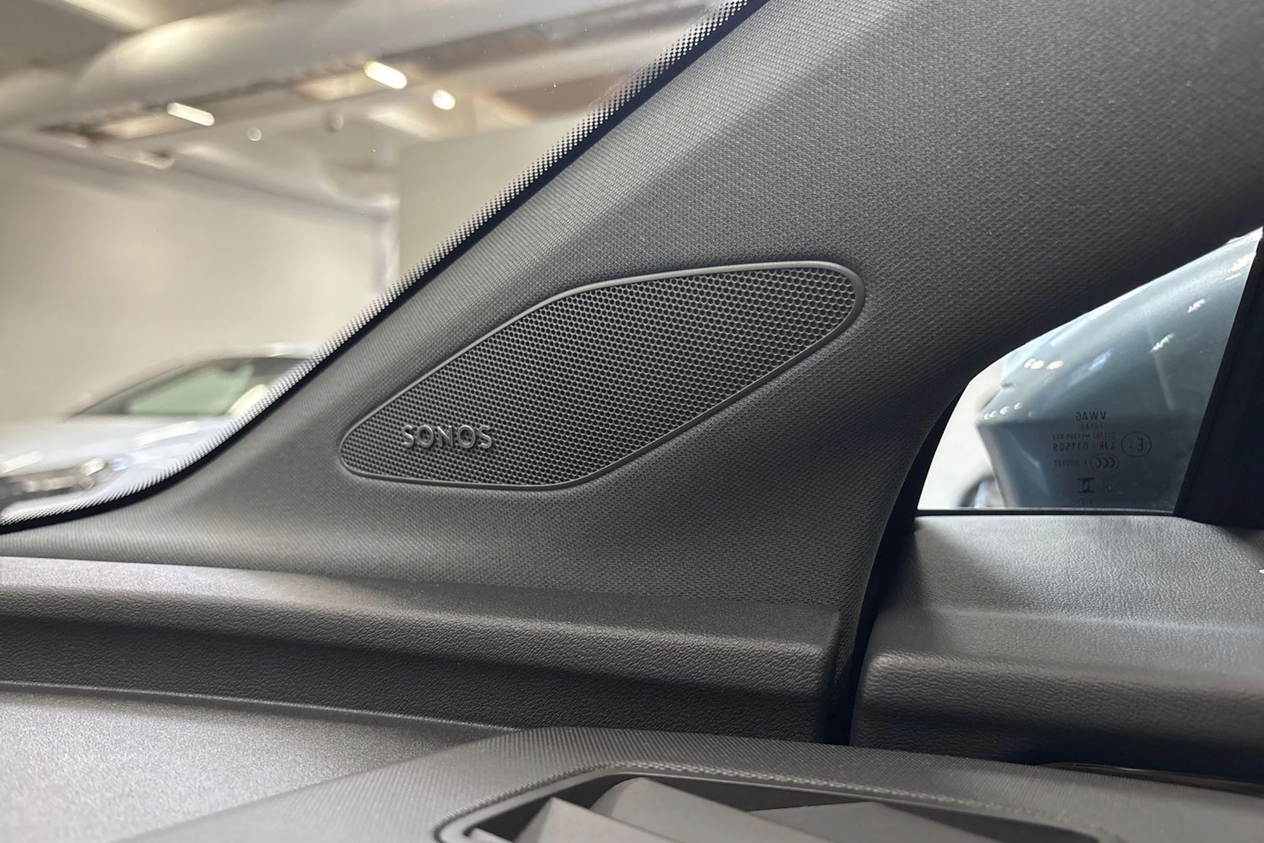 sininen Audi Q4 e-tron 2023 kuva 12.