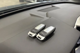 sininen Audi Q4 e-tron 2023 kuva 14.