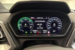 sininen Audi Q4 e-tron 2023 kuva 17.