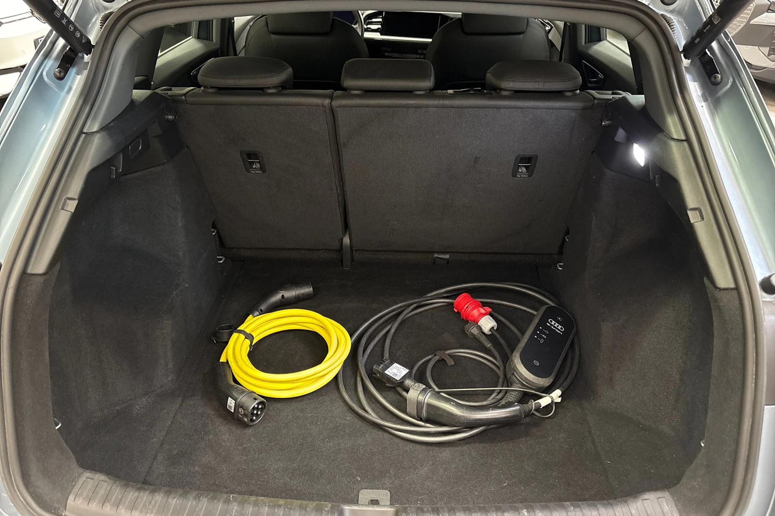 sininen Audi Q4 e-tron 2023 kuva 19.