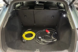 sininen Audi Q4 e-tron 2023 kuva 19.