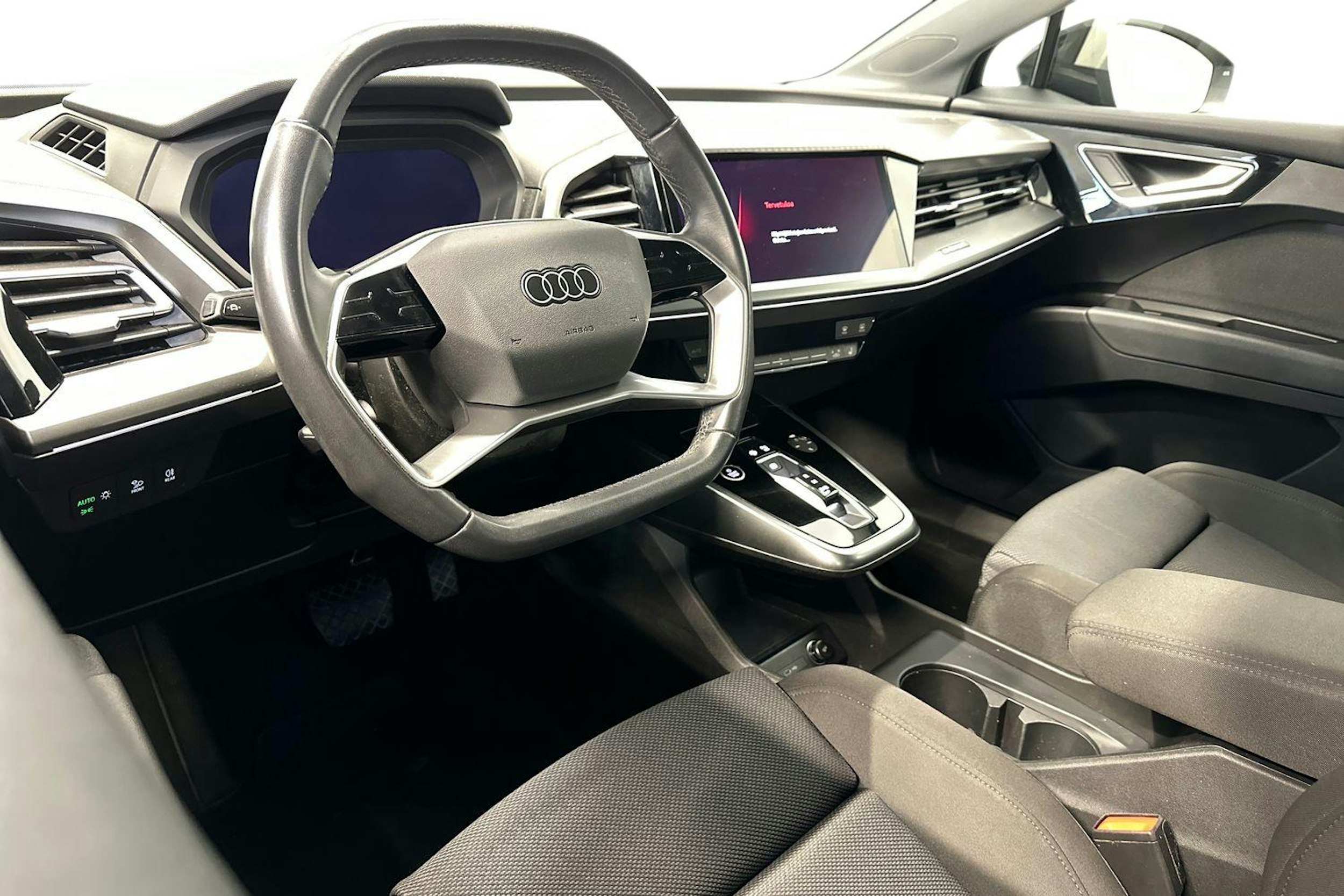 musta Audi Q4 e-tron 2023 kuva 7.