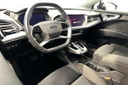 musta Audi Q4 e-tron 2023 kuva 7.