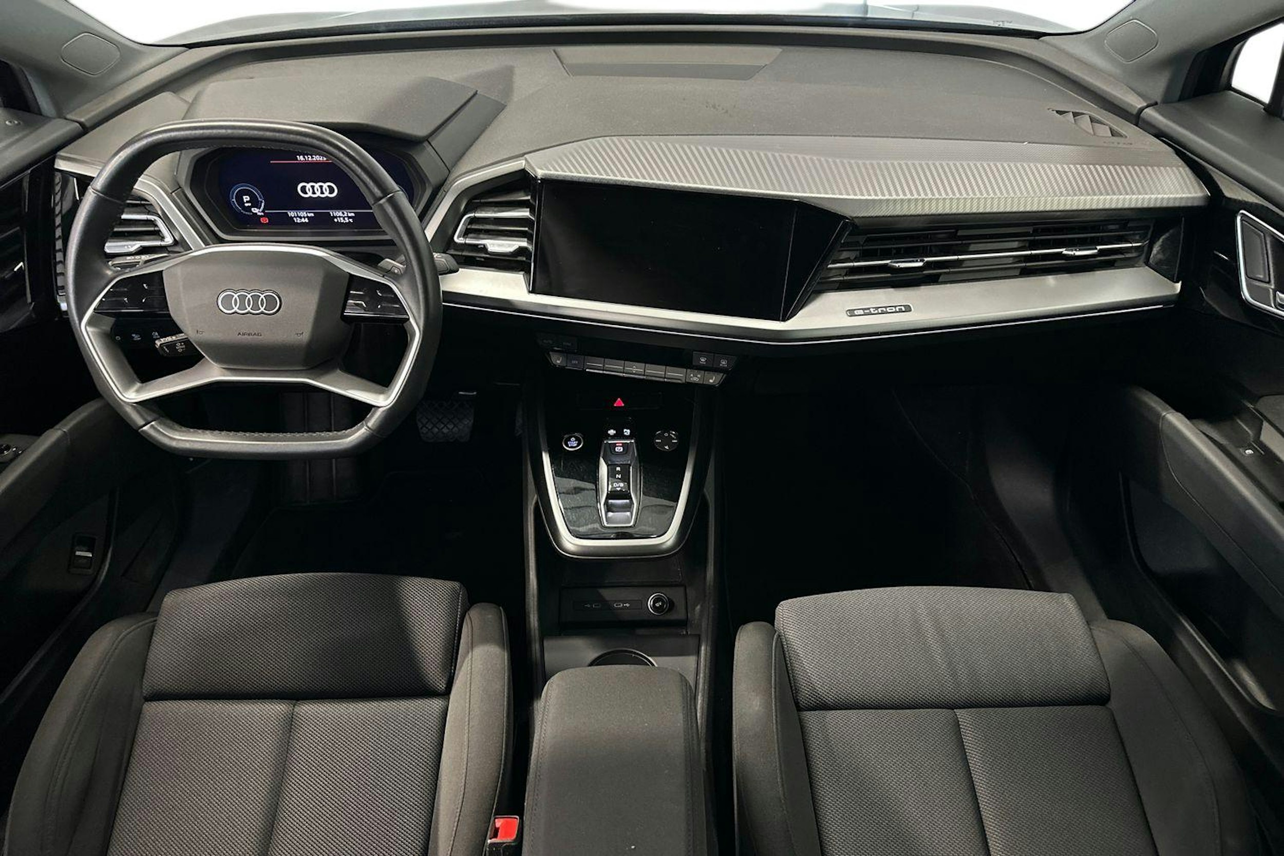 musta Audi Q4 e-tron 2023 kuva 9.