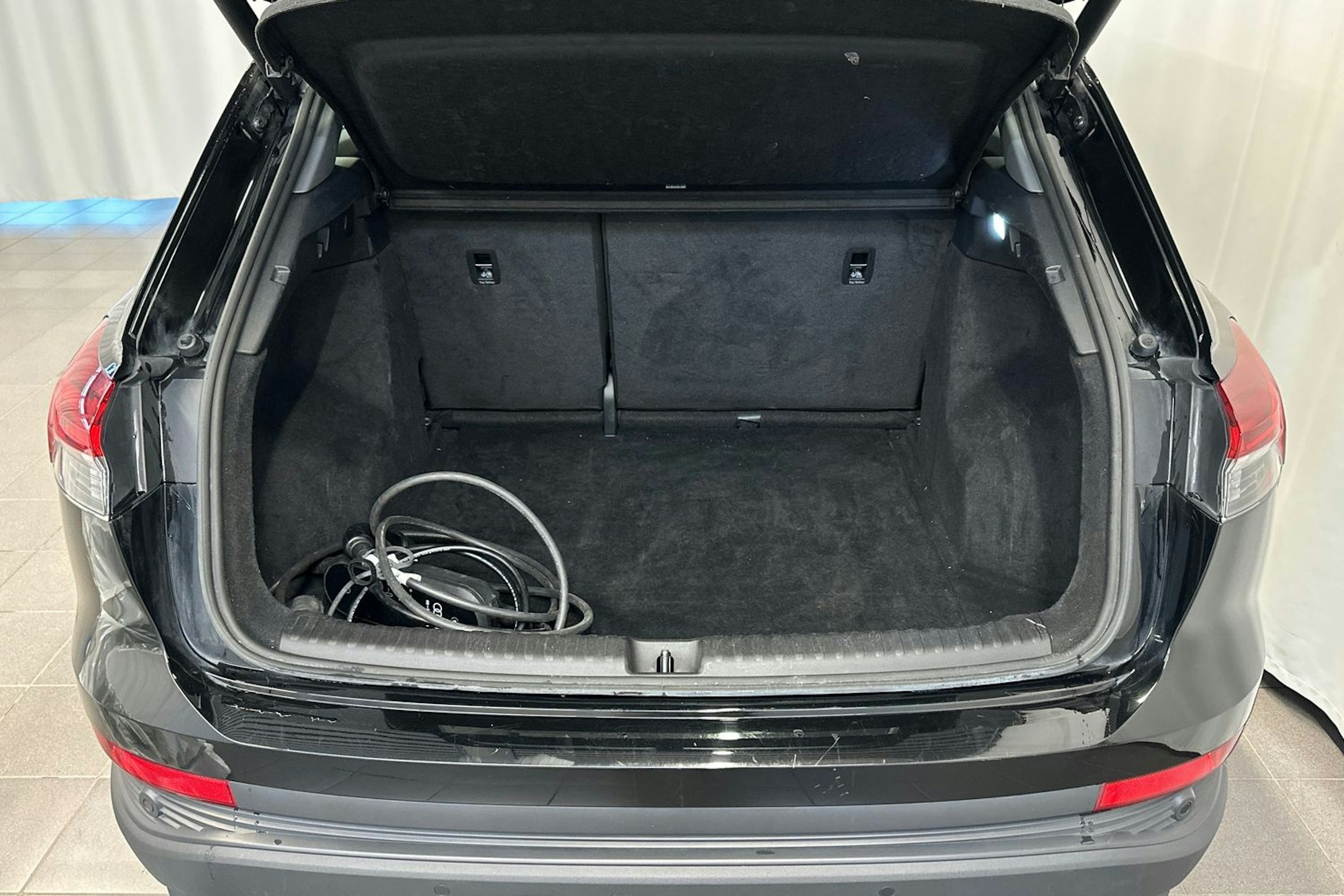 musta Audi Q4 e-tron 2023 kuva 14.