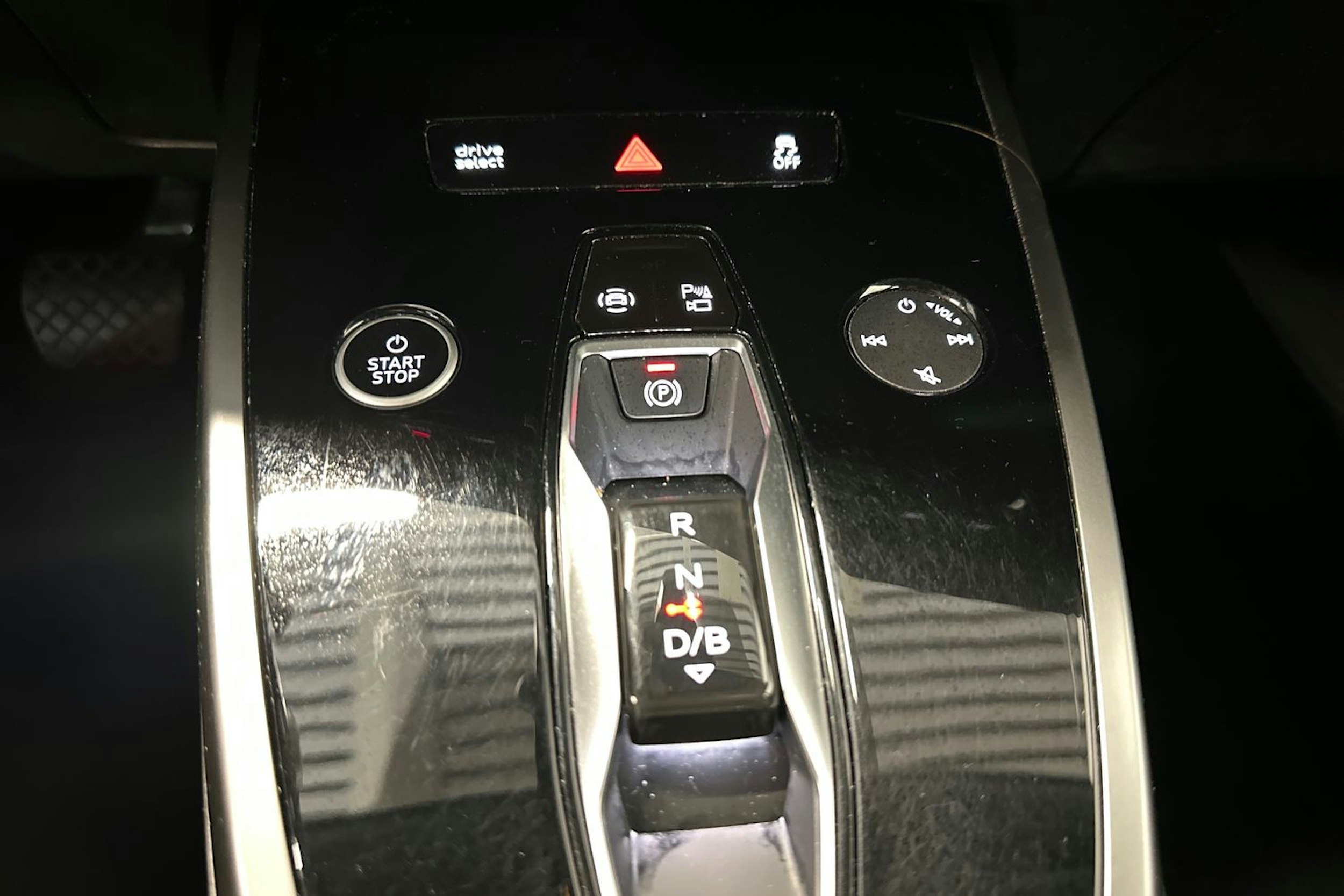 musta Audi Q4 e-tron 2023 kuva 18.