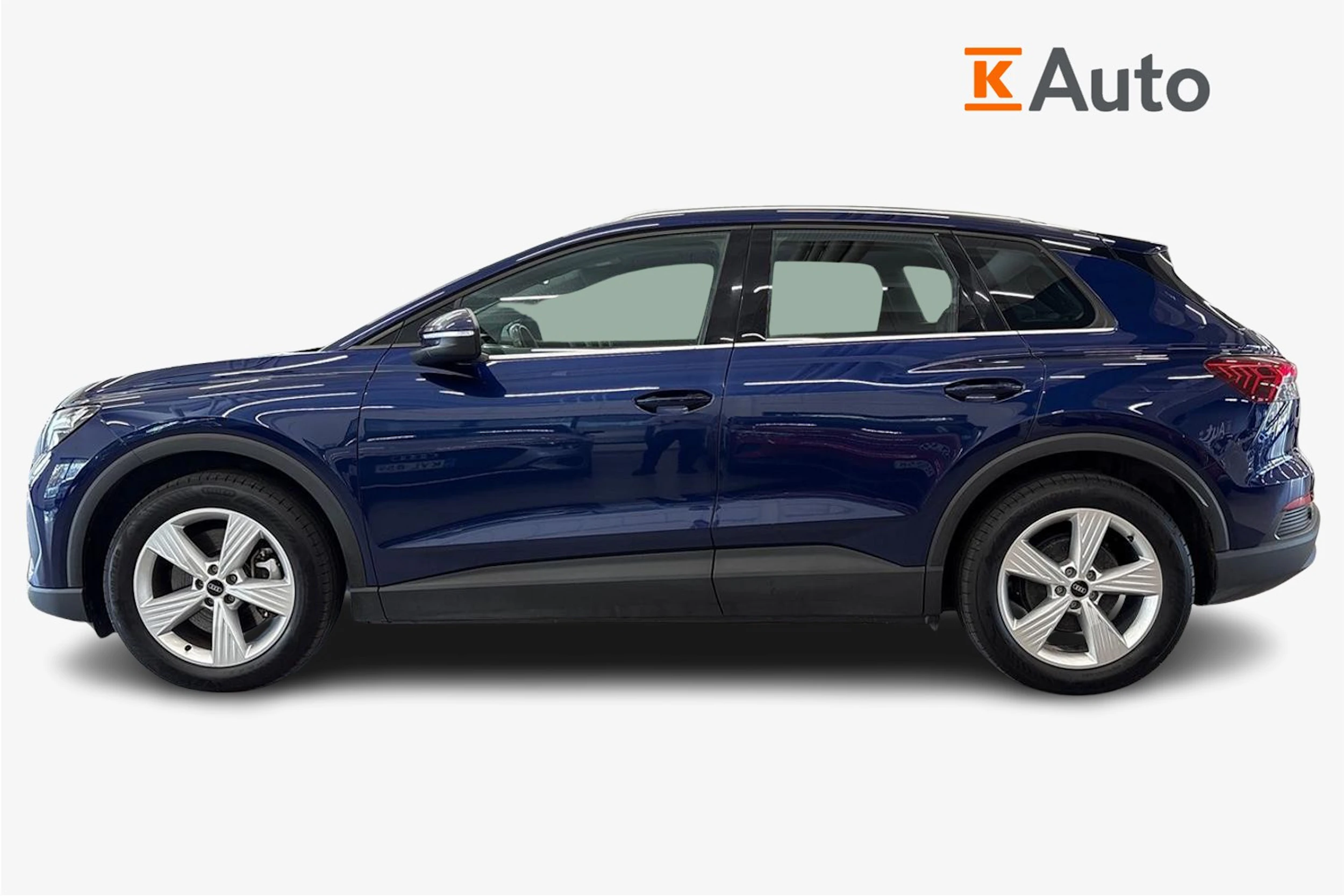 sininen Audi Q4 e-tron 2023 kuva 5.