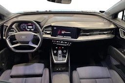 sininen Audi Q4 e-tron 2023 kuva 7.