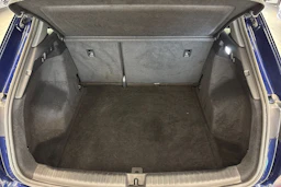 sininen Audi Q4 e-tron 2023 kuva 11.
