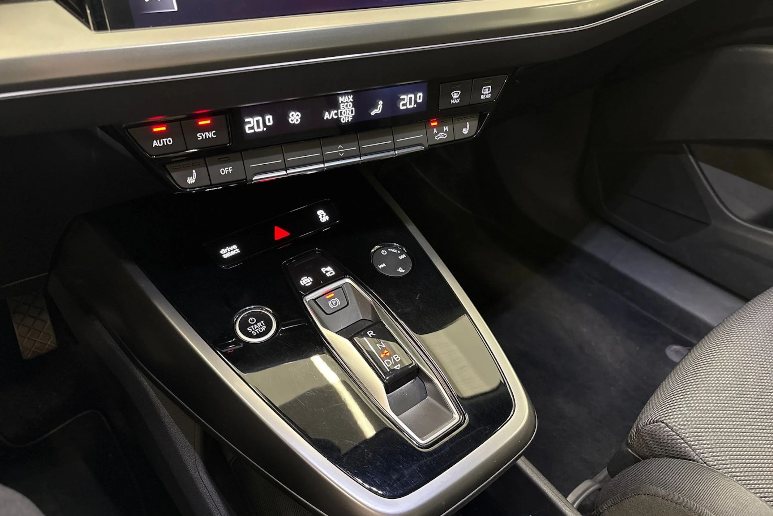 sininen Audi Q4 e-tron 2023 kuva 15.