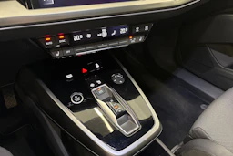 sininen Audi Q4 e-tron 2023 kuva 15.