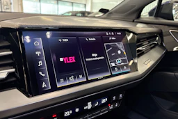 sininen Audi Q4 e-tron 2023 kuva 16.