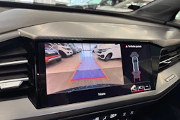 sininen Audi Q4 e-tron 2023 kuva 18.