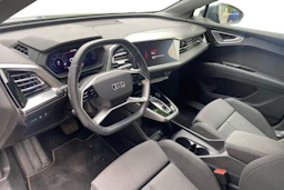 Sininen Audi Q4 e-tron 2023 kuva 3.