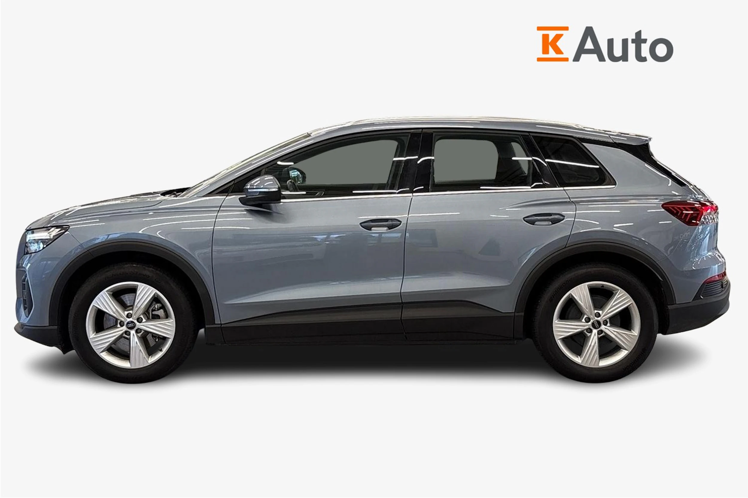 sininen Audi Q4 e-tron 2023 kuva 5.