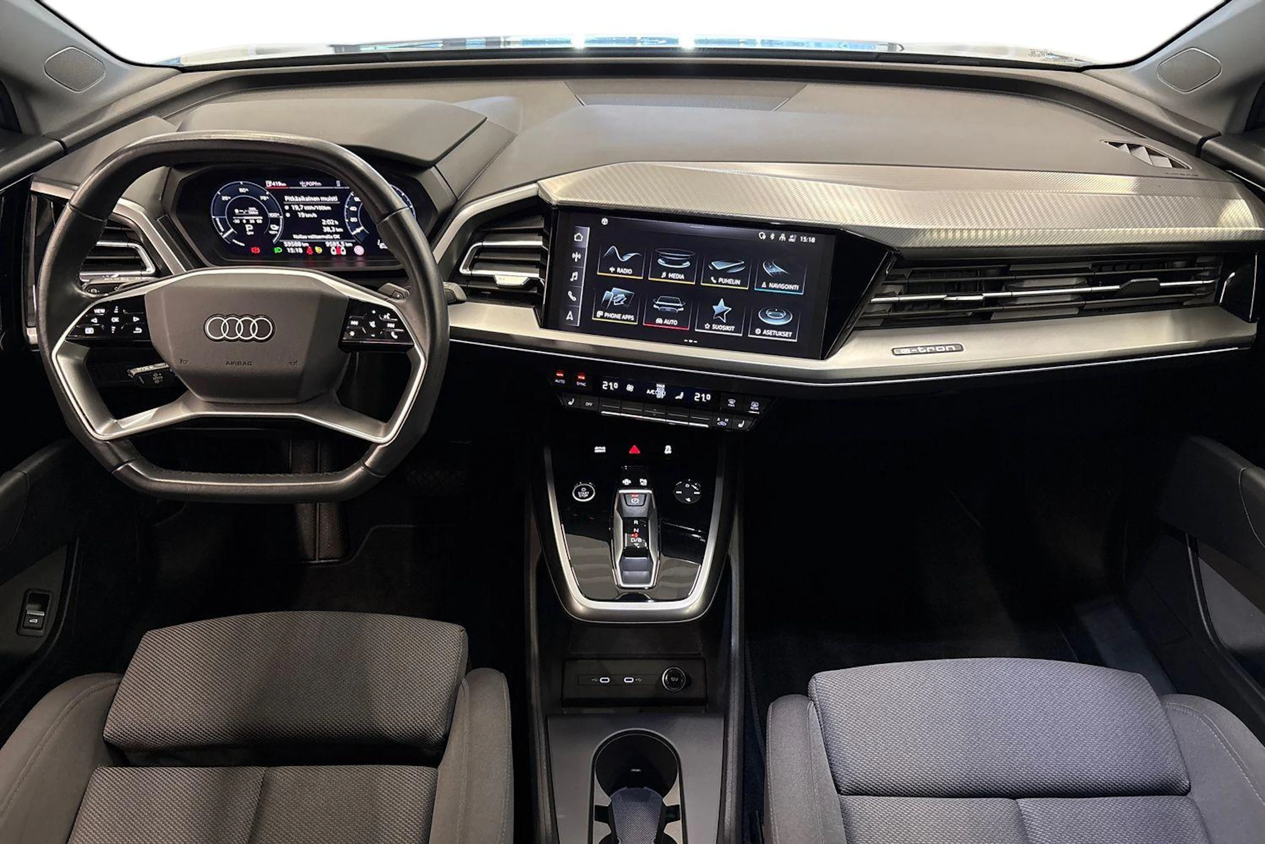 sininen Audi Q4 e-tron 2023 kuva 7.