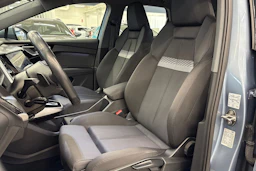 sininen Audi Q4 e-tron 2023 kuva 11.