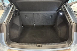 sininen Audi Q4 e-tron 2023 kuva 14.