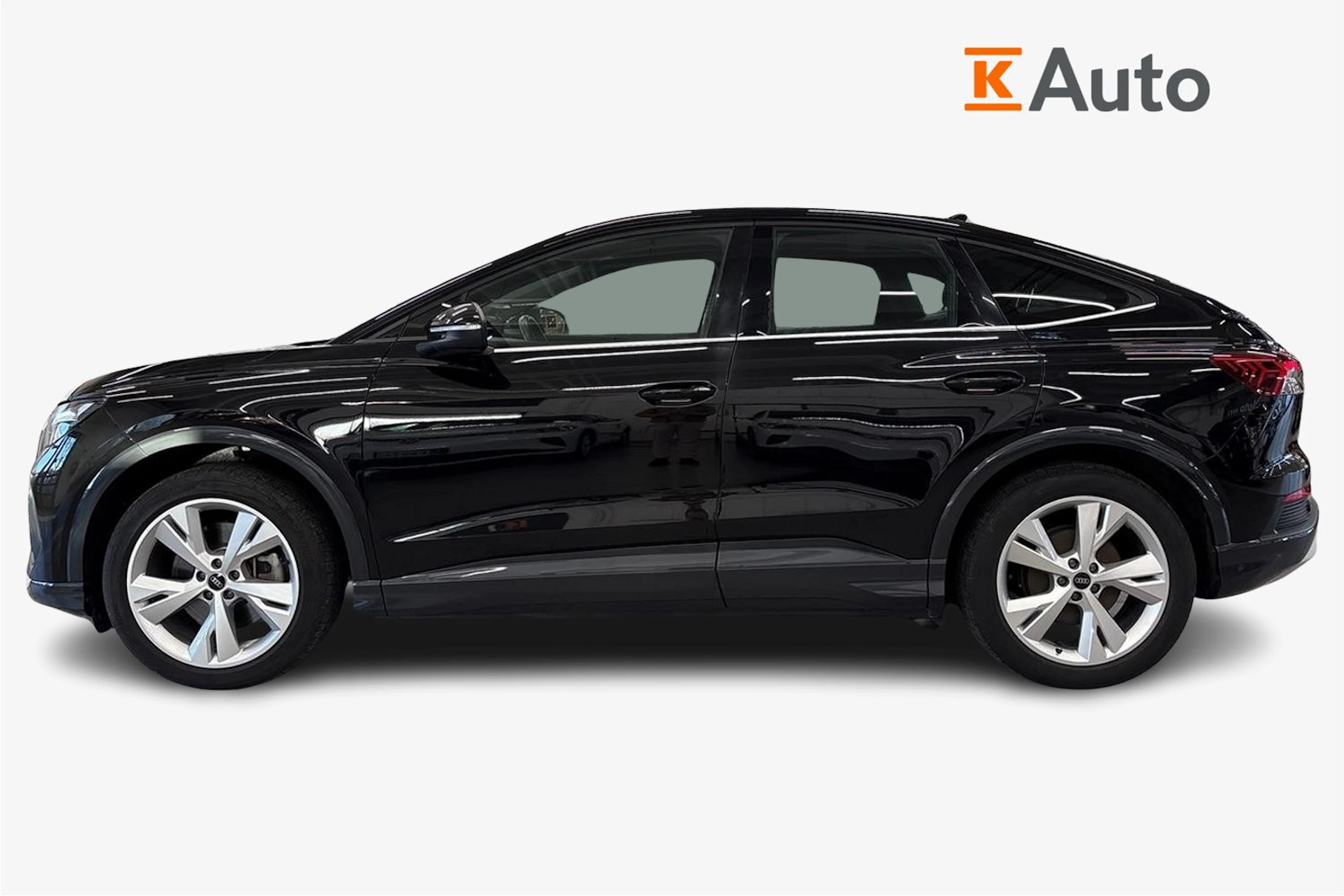 musta Audi Q4 e-tron 2023 kuva 7.