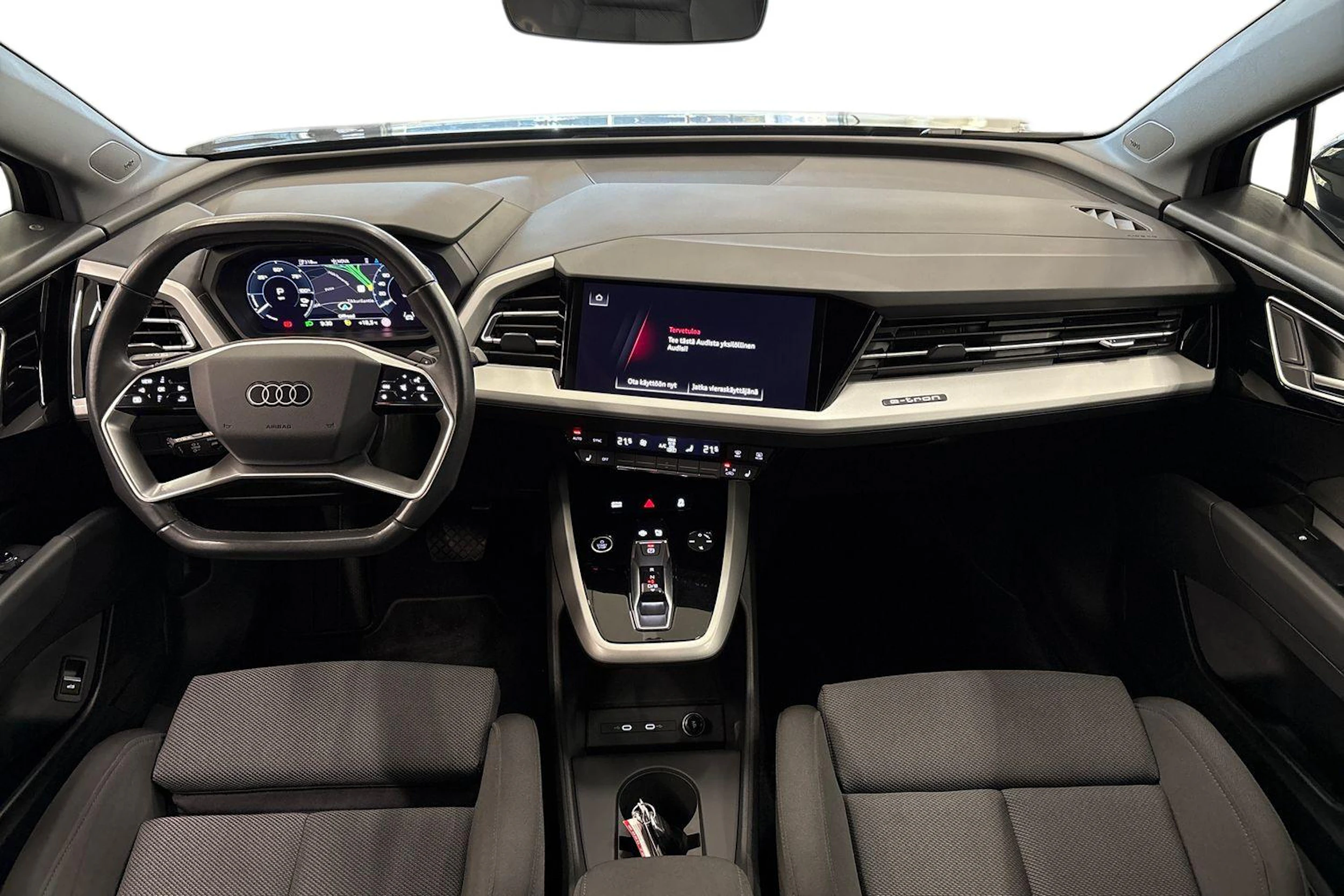 musta Audi Q4 e-tron 2023 kuva 9.