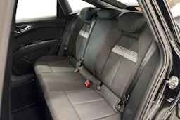 musta Audi Q4 e-tron 2023 kuva 11.
